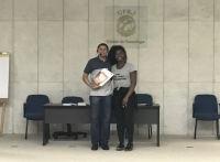 Momento do Recebimento dos livros Carlos Almeida para Mauro Damacena